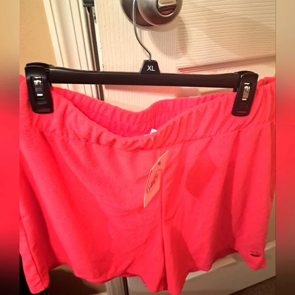 Juicy Couture Women's shorts NWT - Picture 1 of 6